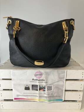 MICHAEL KORS, LARGE BLACK PEBBLED LEATHER HANDBAG